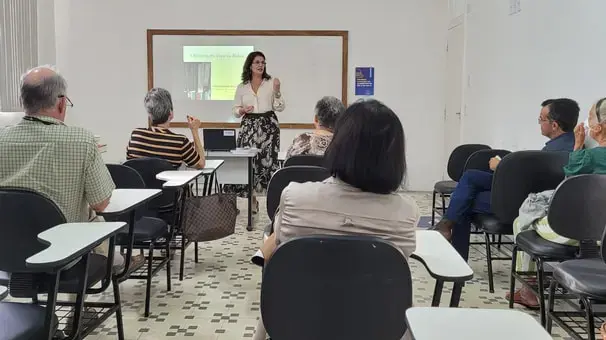 Diretora da EDUFBA realiza palestra na Santa Casa sobre a história do livro na Bahia 