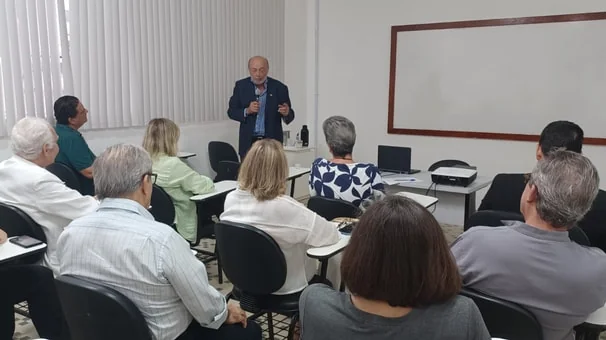 Joaci Góes abre Ciclo de Palestras Cultura e Prosa na Faculdade Santa Casa 