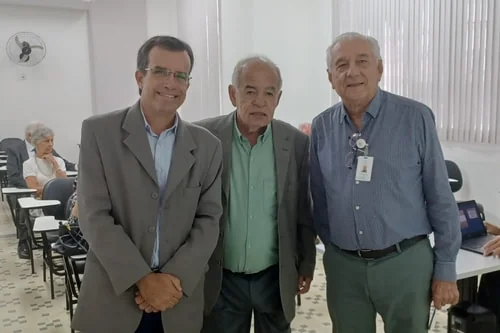 Palestra sobre educação básica na Bahia é realizada na Faculdade Santa Casa 