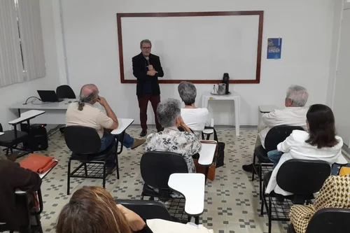 Psicanalista Marcelo Veras realiza palestra na FSC sobre os impactos das redes sociais nas relações familiares