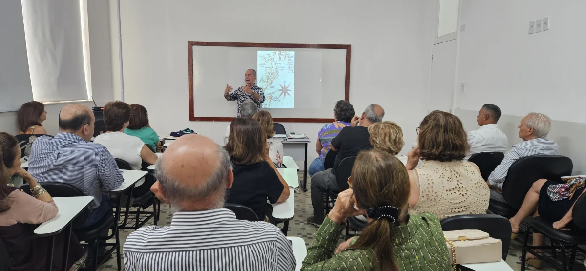 Francisco Senna realiza palestra na Faculdade Santa Casa sobre o largo do Campo Grande e a freguesia da Vitória